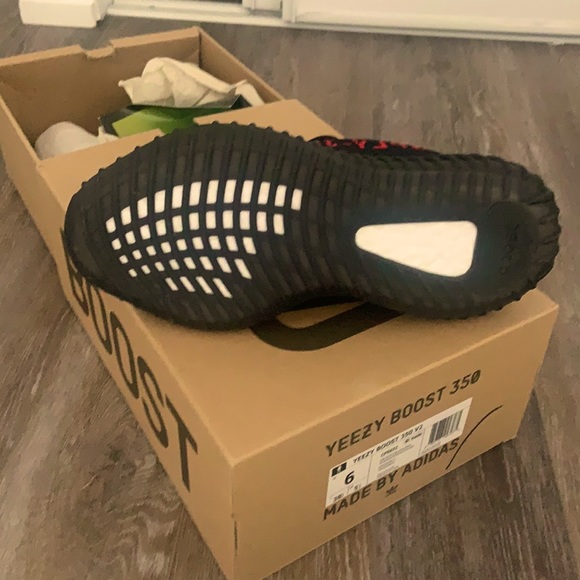 Brand new authentic yeezy boost 350 V2 black - Picture 3 of 4